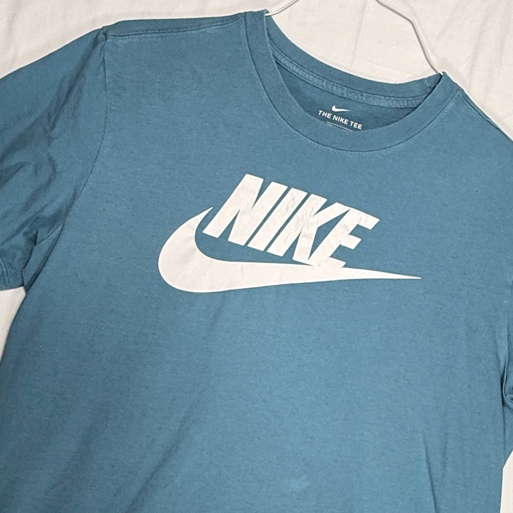 Nike Men's Blue T Shirt Graphic Tee Size L Short Sleeve Crew Neck